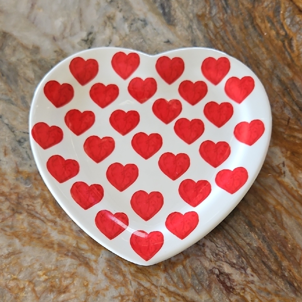 MAXCERA Heart-Shaped Plate with Red Hearts Valentine, Love